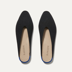 The Almond Demi in Black shown from the top. 