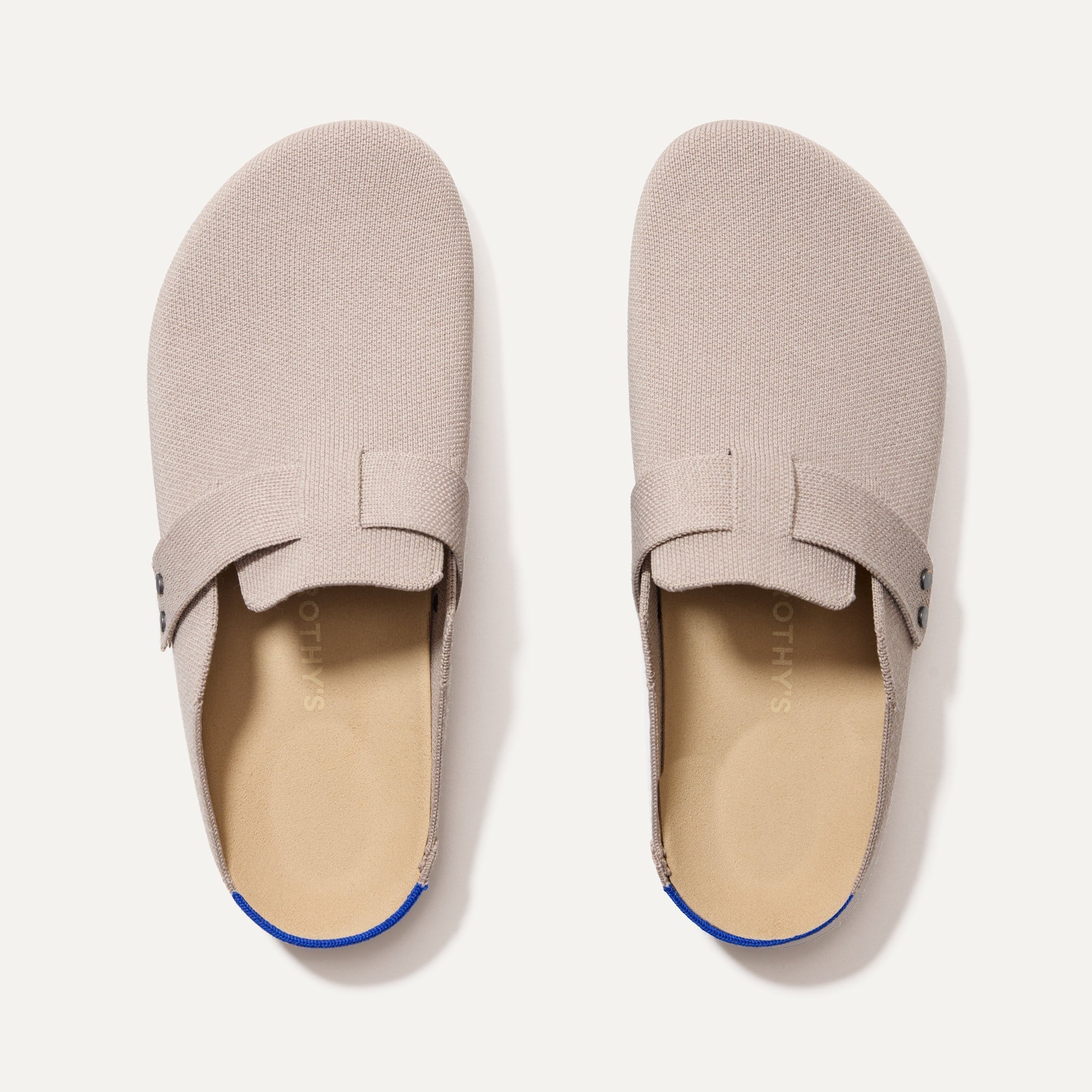 The Men's Clog in Dove shown from the top. 