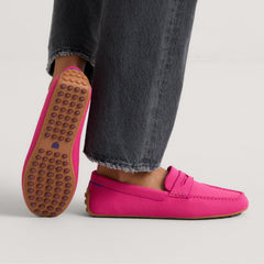 hover | Model wearing The Daily Driver in Dragonfly. 