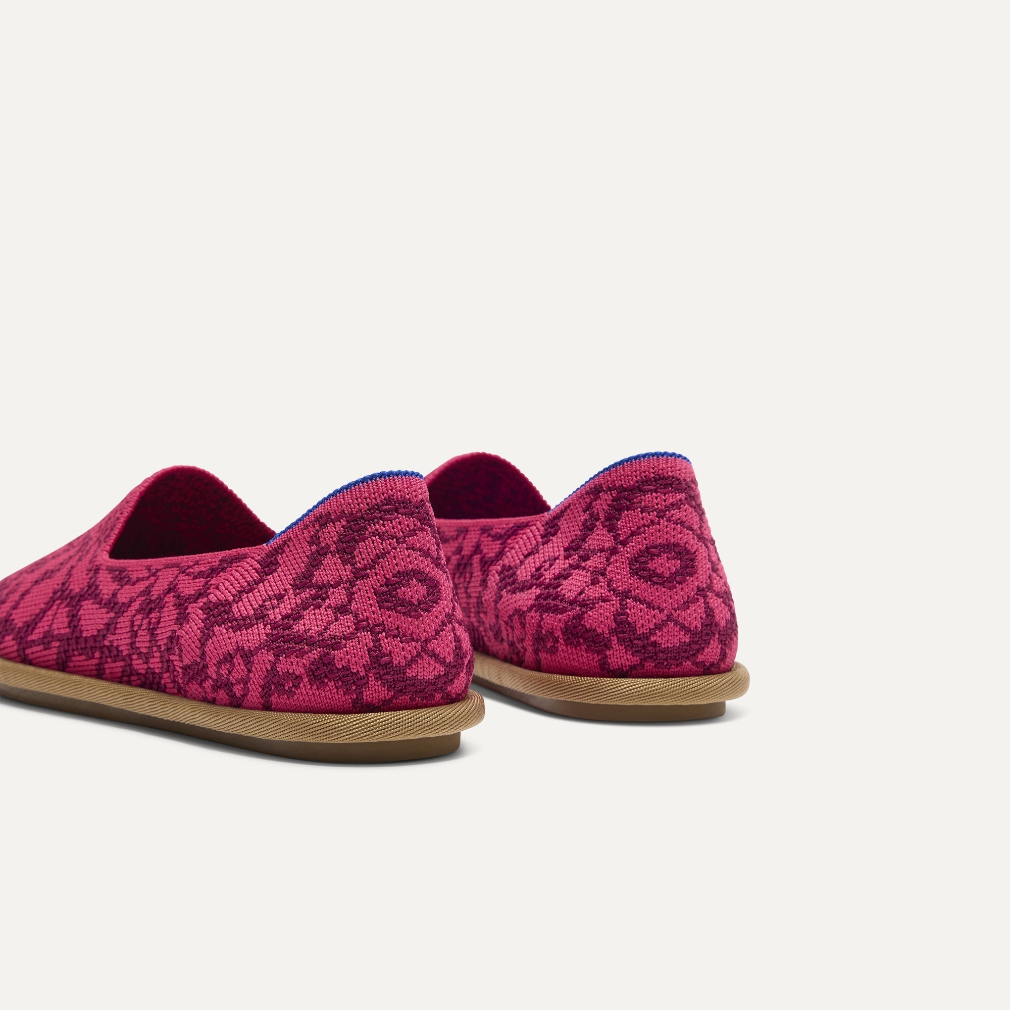 Close up of the heel of The Cruiser Loafer in Fuchsia Bloom, with Rothy's signature blue halo. 