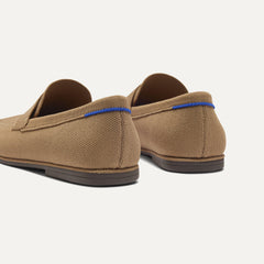 Close up of the heel of The Ravello Penny Loafer in Morel, with Rothy's signature blue halo on the pull tab.