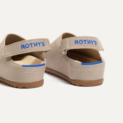 Close up of the heel of The Kids Clog in Dove, with Rothy's signature blue halo. 